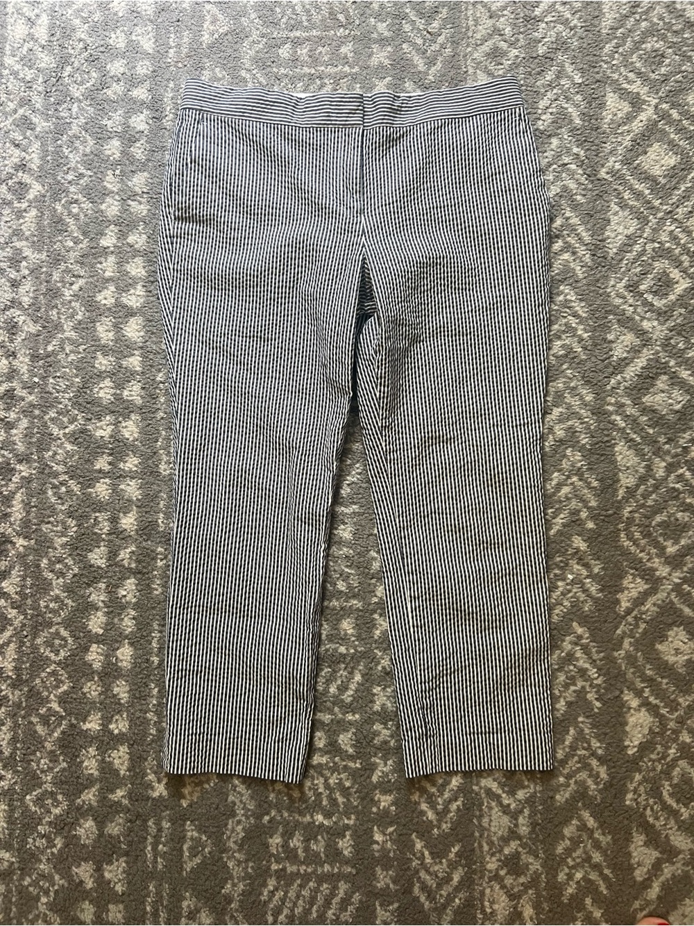 Ann Taylor Devin fit bluish/grey & White Pinstripe Ankle Pants size 12 (Y100)